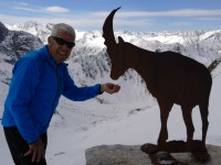 René füttert den Steinbock ;-)